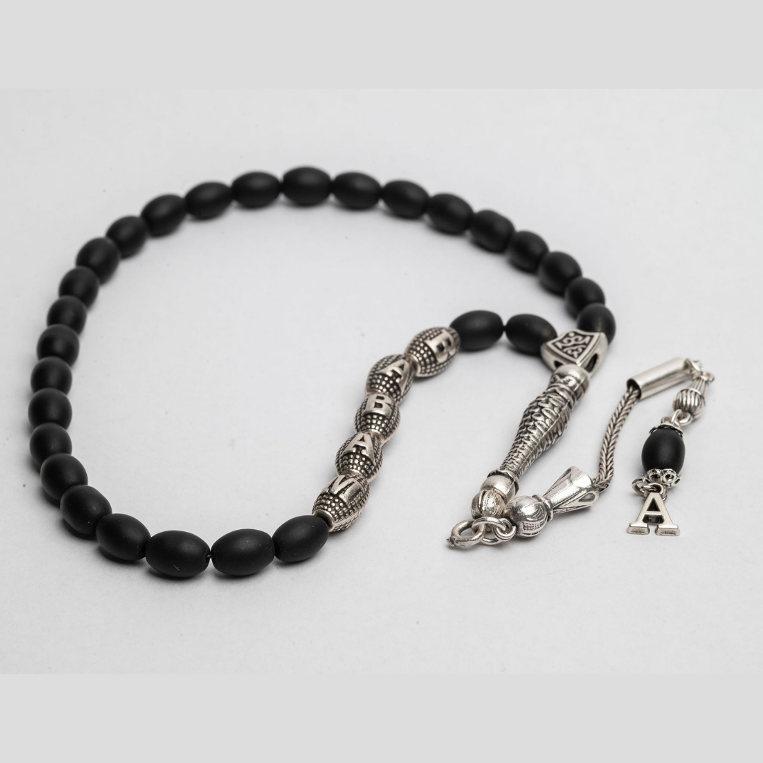 Onyx-Naturstein-Gebetskette im Gerstenkornschliff + Geschenkarmband, personalisiert mit Namen und optional mit Quaste