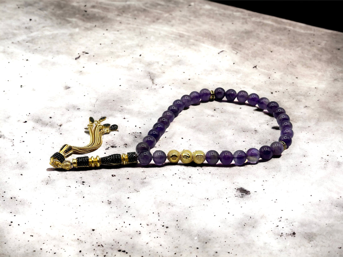 Beruhigender Amethyst-Naturstein-Gebetsrosenring, komplett vergoldeter Silber-Imame mit Buchstaben- und Zirkonia-Verzierung, personalisierter Gebetsrosenring