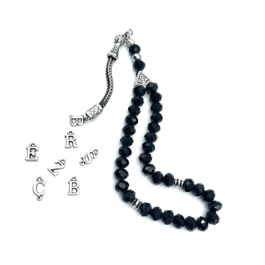 TMN | Personalisierte Gebetskette aus 33 Perlen | Schwarze Tesbih Kette mit Buchstaben Anhânger | Glücksbringer Autoschmuck | Idee Führerschein bestanden Geschenk